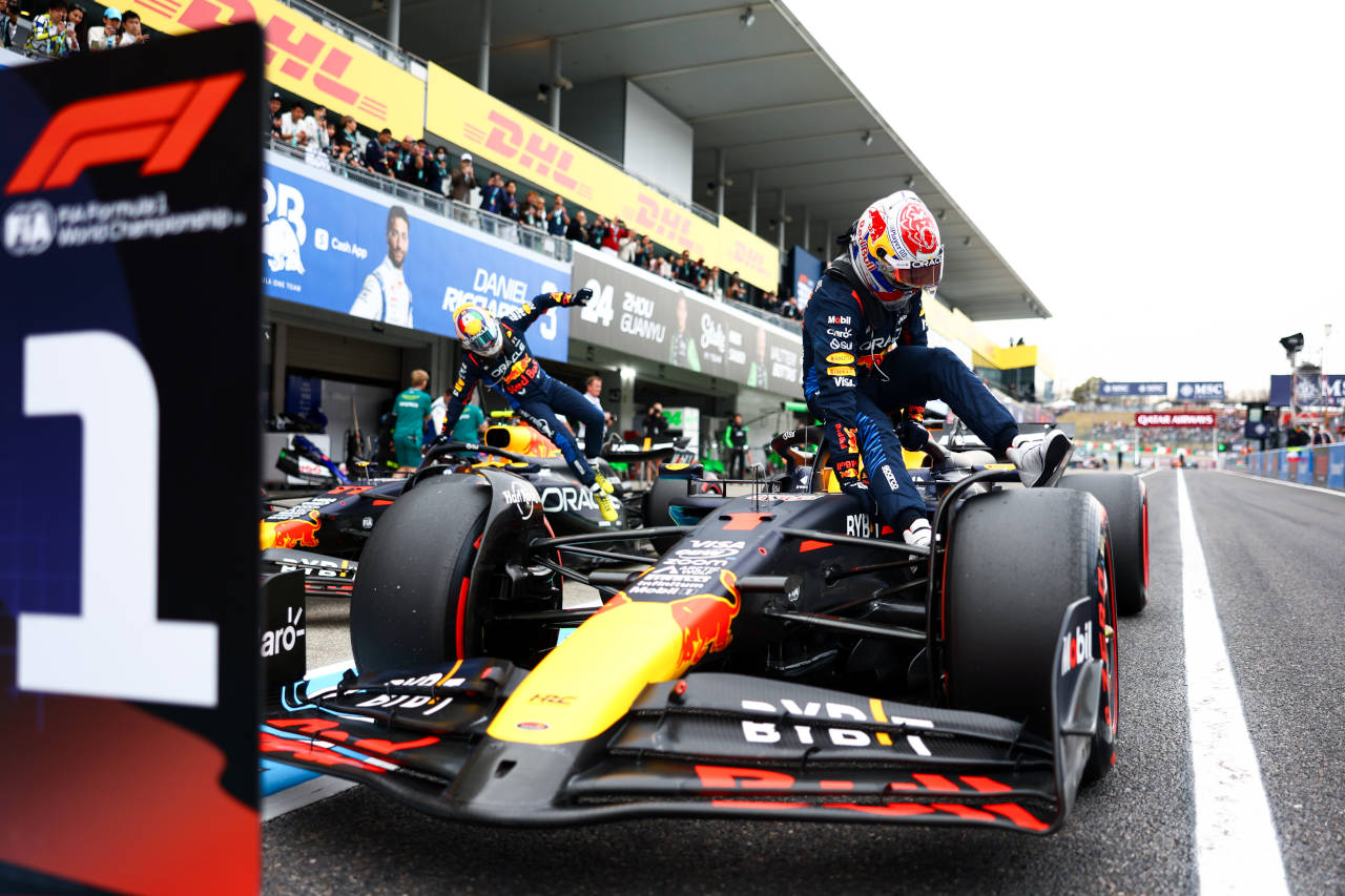 Verstappen vence a Pérez pole Japón